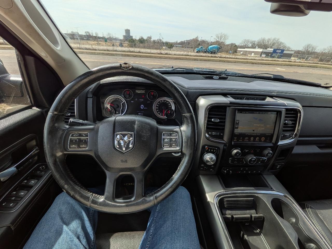 RAM 1500 4WD Crew Cab 140.5" Sport 2017