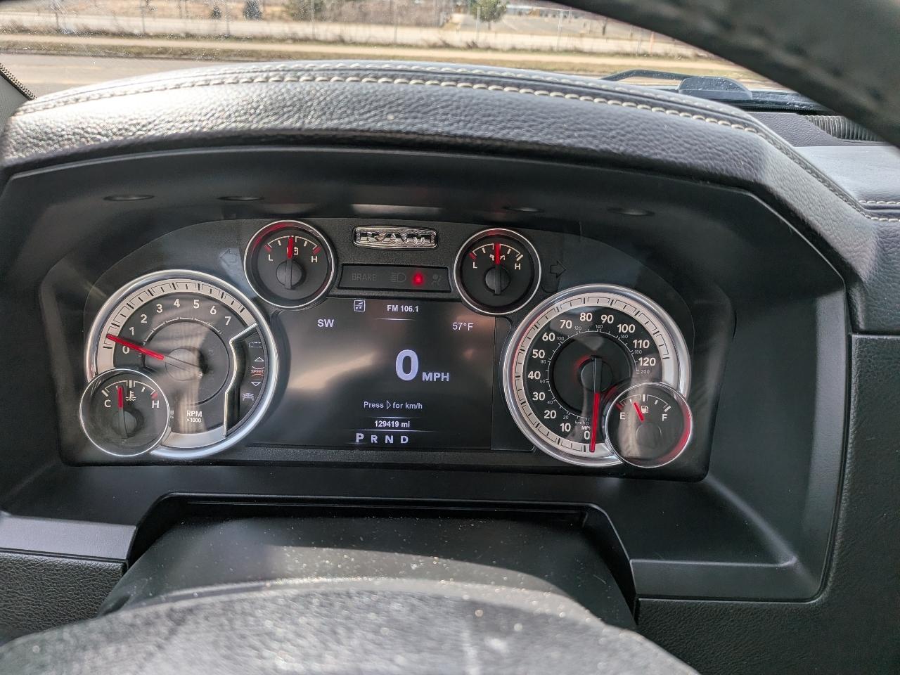 RAM 1500 4WD Crew Cab 140.5" Sport 2017