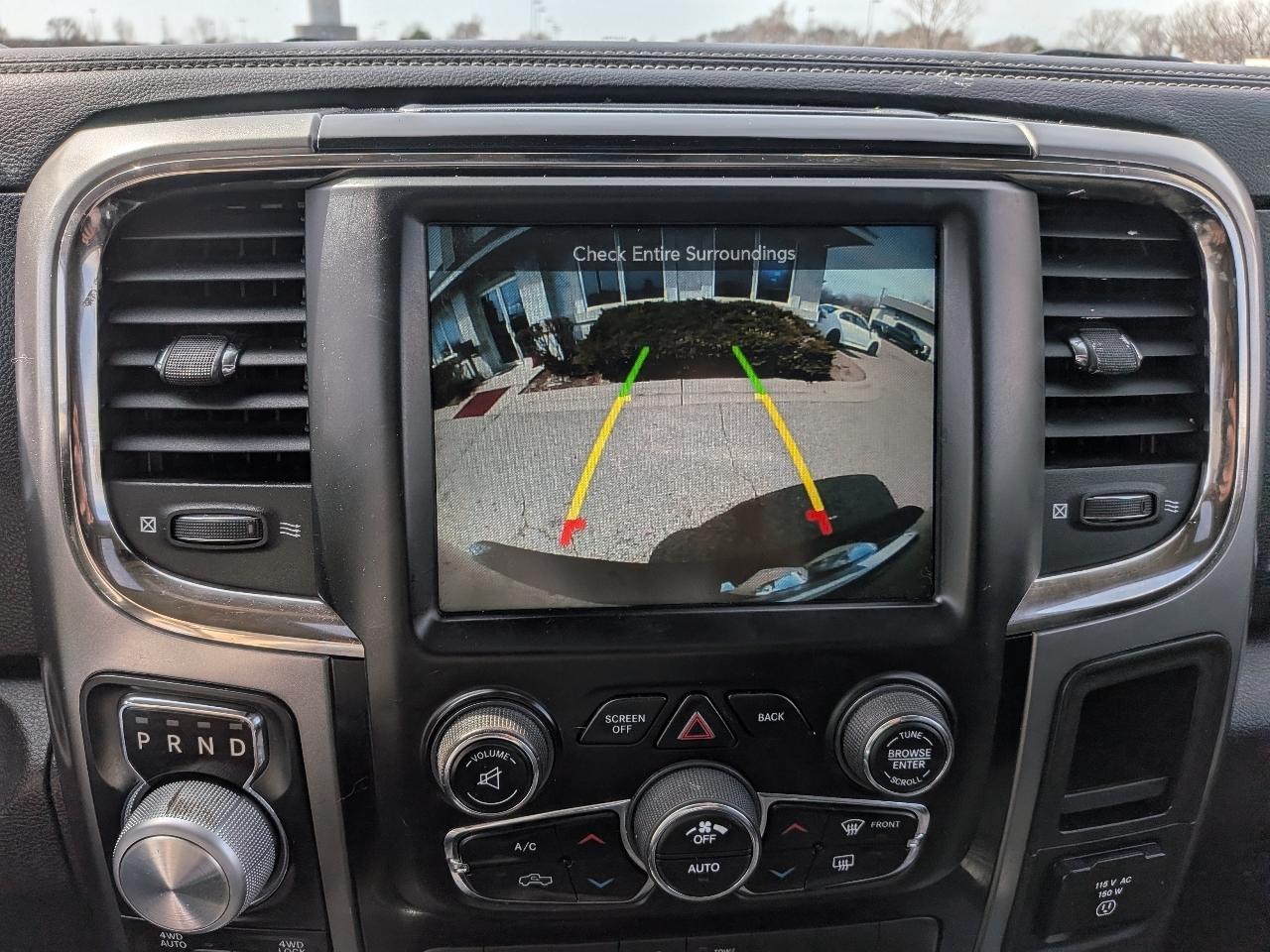 RAM 1500 4WD Crew Cab 140.5" Sport 2017