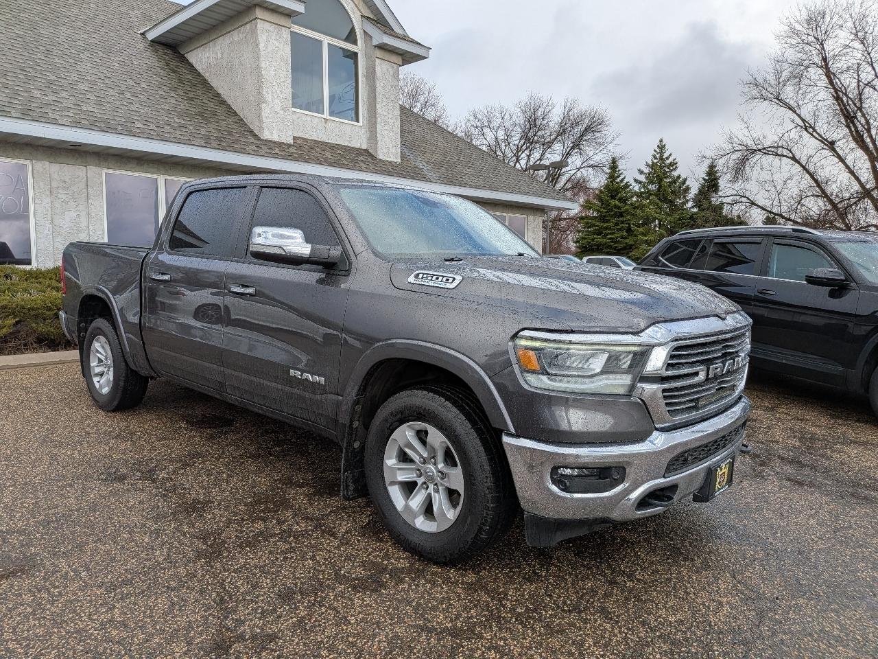 RAM 1500 Laramie 4x4 Crew Cab 5'7" Box 2021