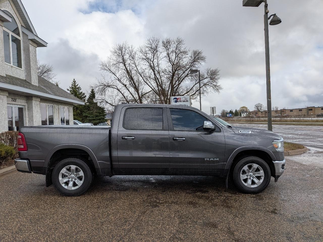 RAM 1500 Laramie 4x4 Crew Cab 5'7" Box 2021