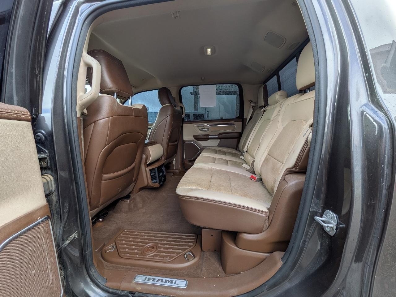 RAM 1500 Laramie 4x4 Crew Cab 5'7" Box 2021