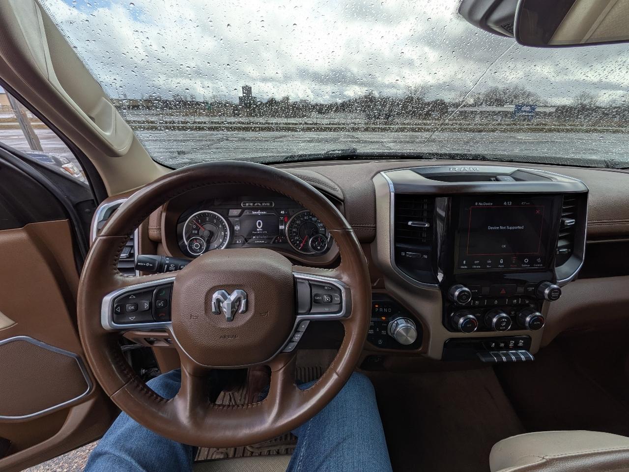 RAM 1500 Laramie 4x4 Crew Cab 5'7" Box 2021