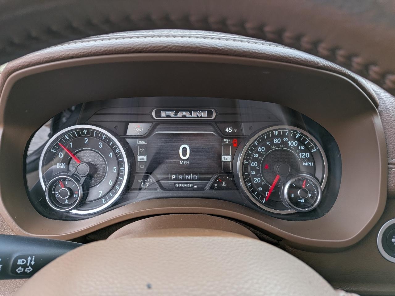 RAM 1500 Laramie 4x4 Crew Cab 5'7" Box 2021