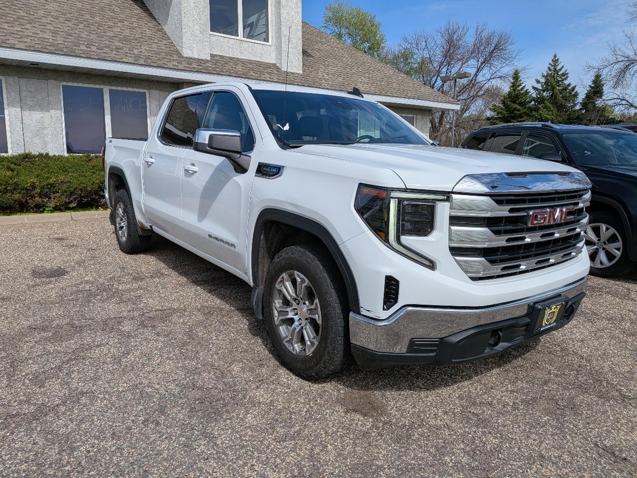 GMC Sierra 1500 4WD Crew Cab 147" SLE 2023