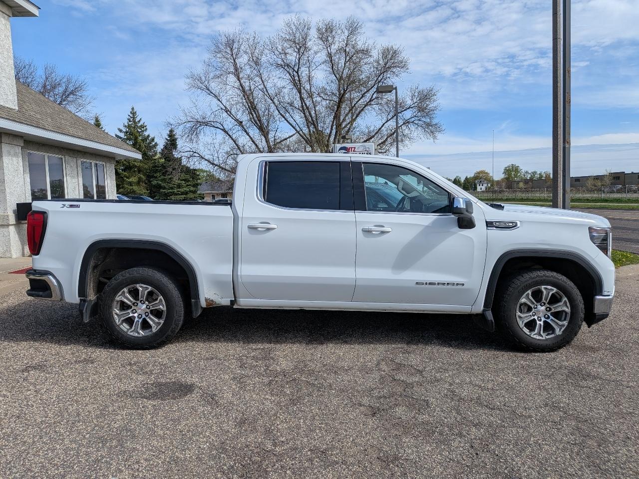 GMC Sierra 1500 4WD Crew Cab 147" SLE 2023