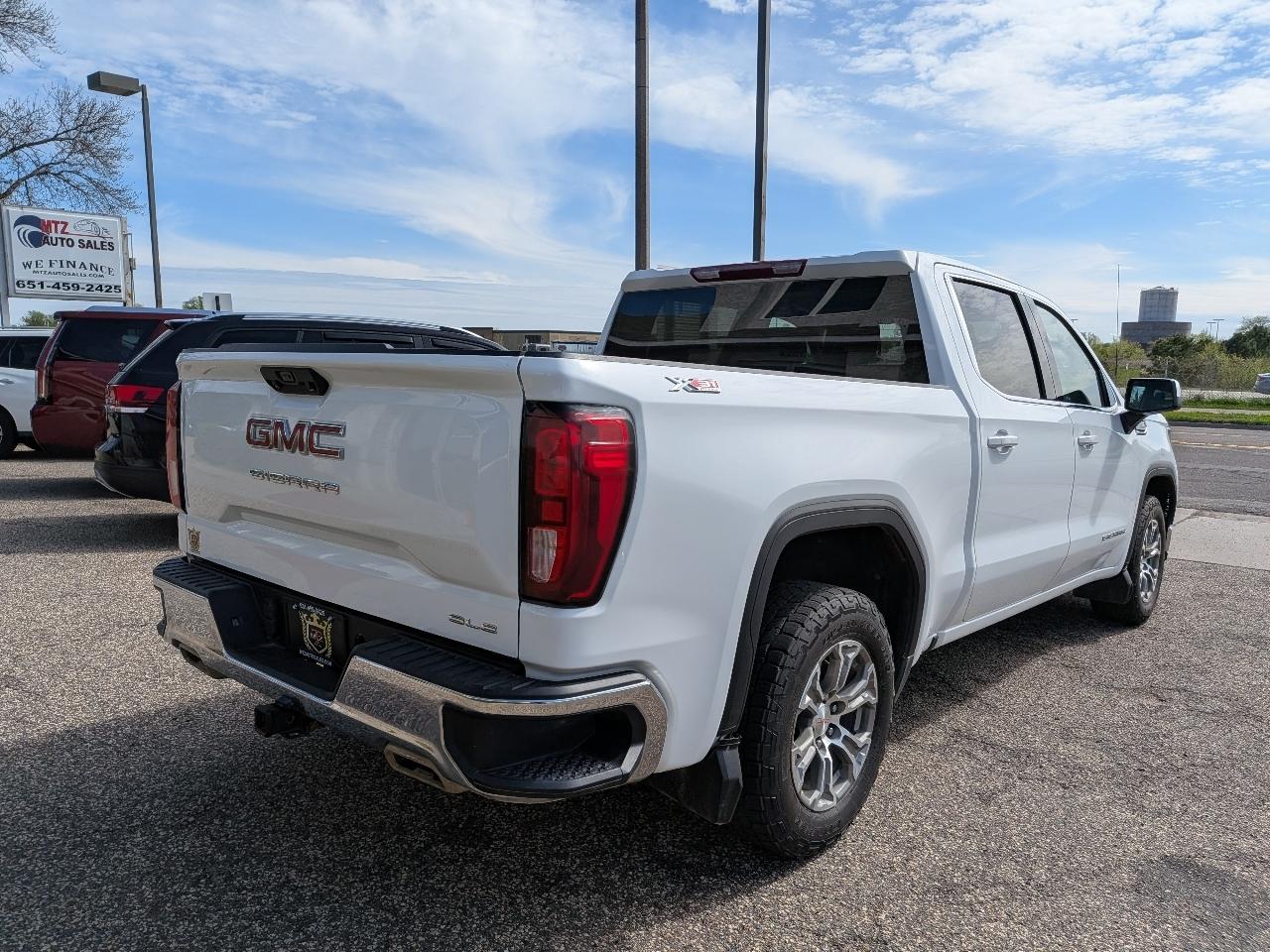 GMC Sierra 1500 4WD Crew Cab 147" SLE 2023