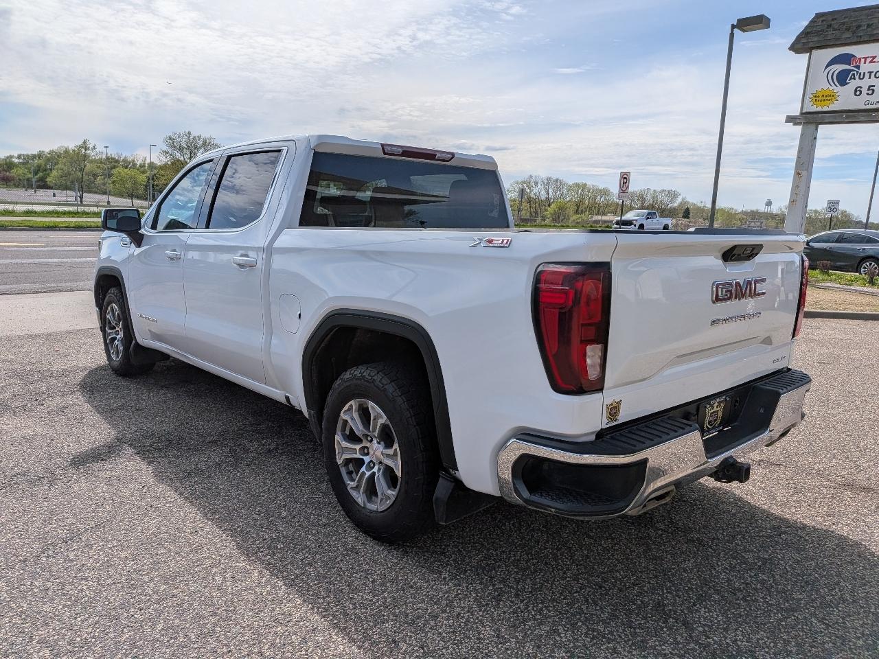 GMC Sierra 1500 4WD Crew Cab 147" SLE 2023