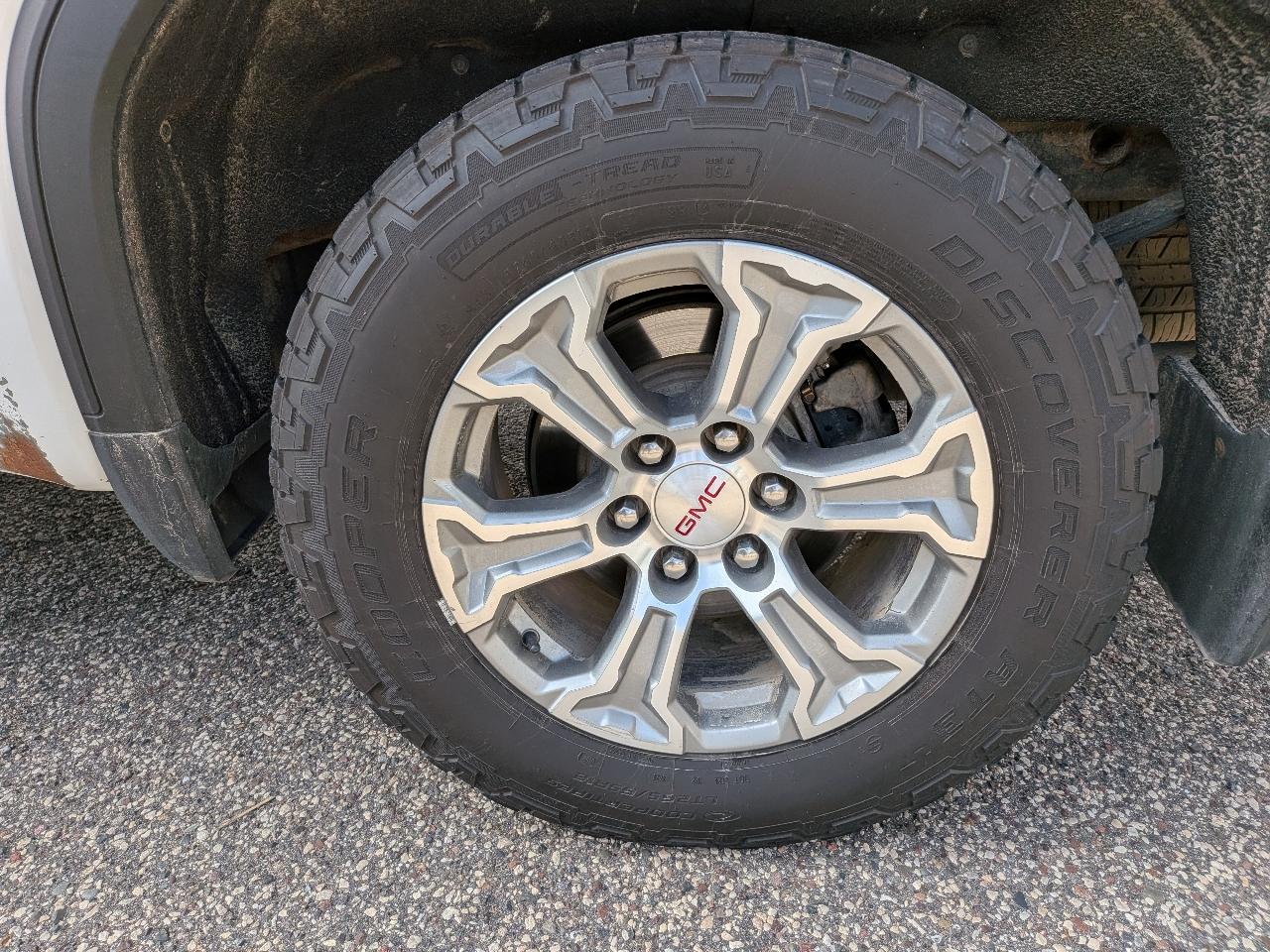 GMC Sierra 1500 4WD Crew Cab 147" SLE 2023