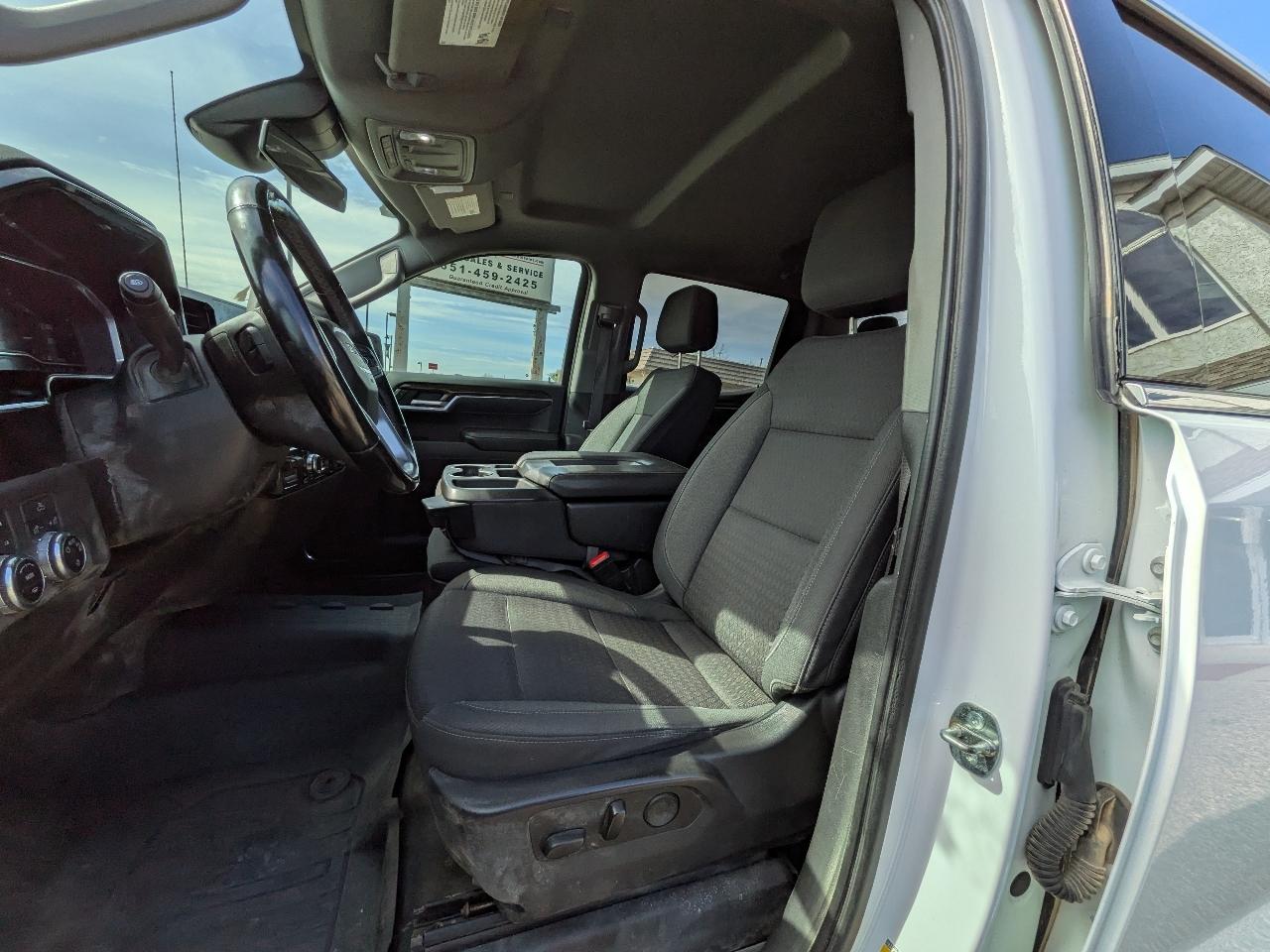 GMC Sierra 1500 4WD Crew Cab 147" SLE 2023