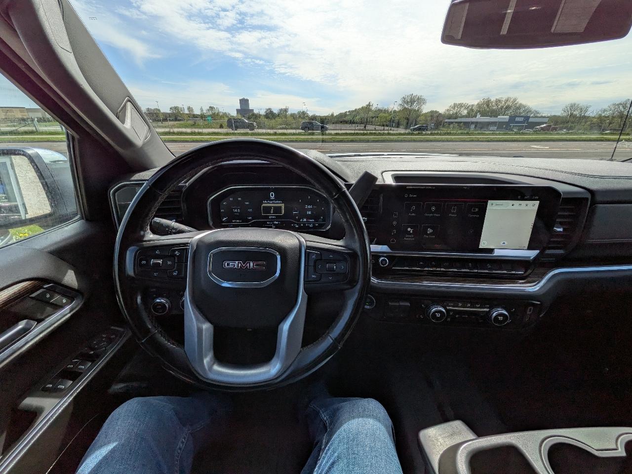 GMC Sierra 1500 4WD Crew Cab 147" SLE 2023