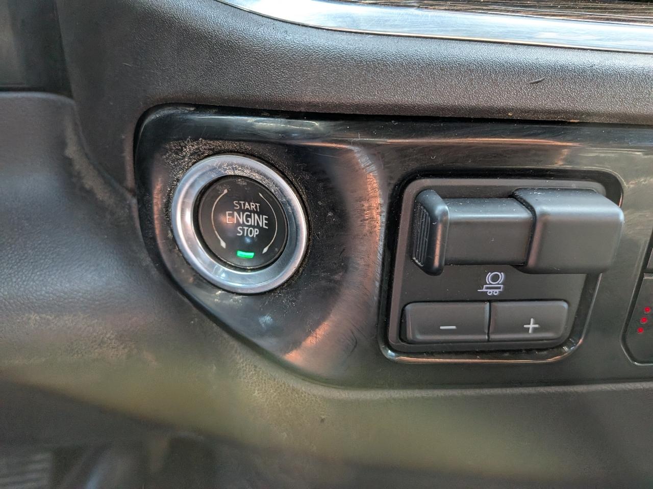 GMC Sierra 1500 4WD Crew Cab 147" SLE 2023
