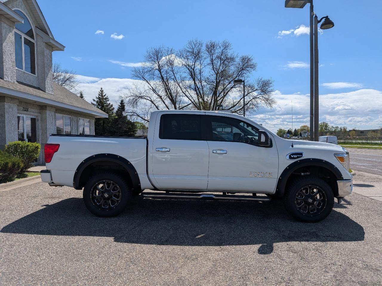 Nissan Titan 4x4 Crew Cab SV 2017