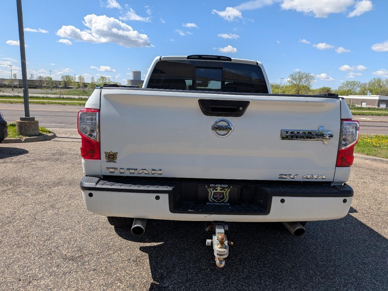 Nissan Titan 4x4 Crew Cab SV 2017