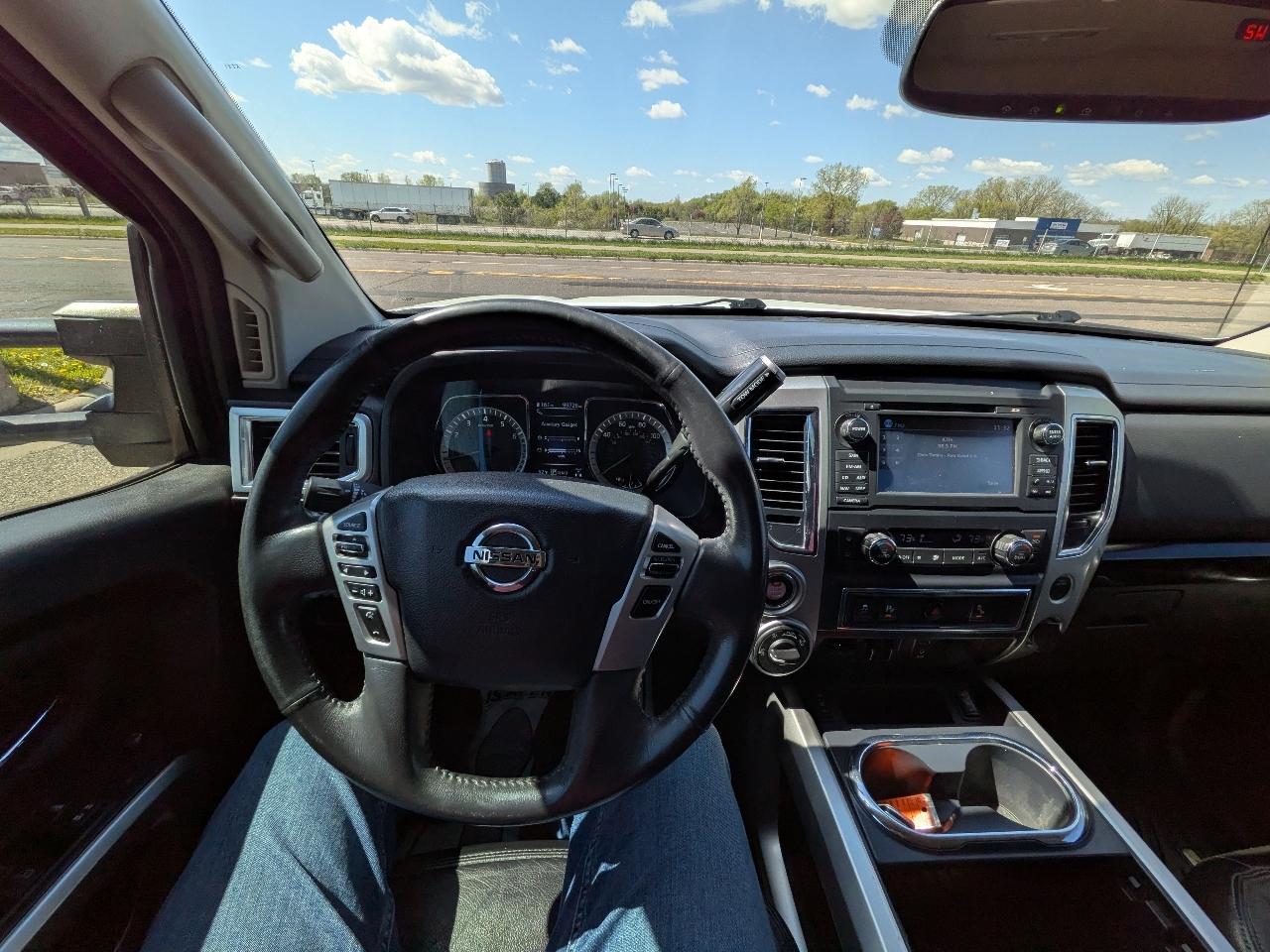 Nissan Titan 4x4 Crew Cab SV 2017