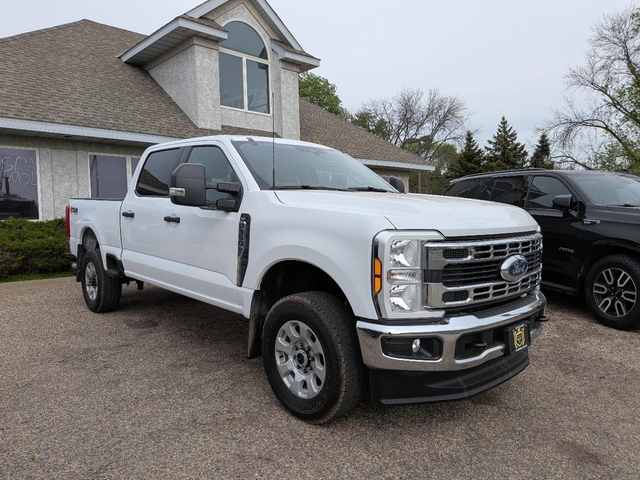 Ford Super Duty F-350 SRW XL 4WD Crew Cab 6.75' Box 2024