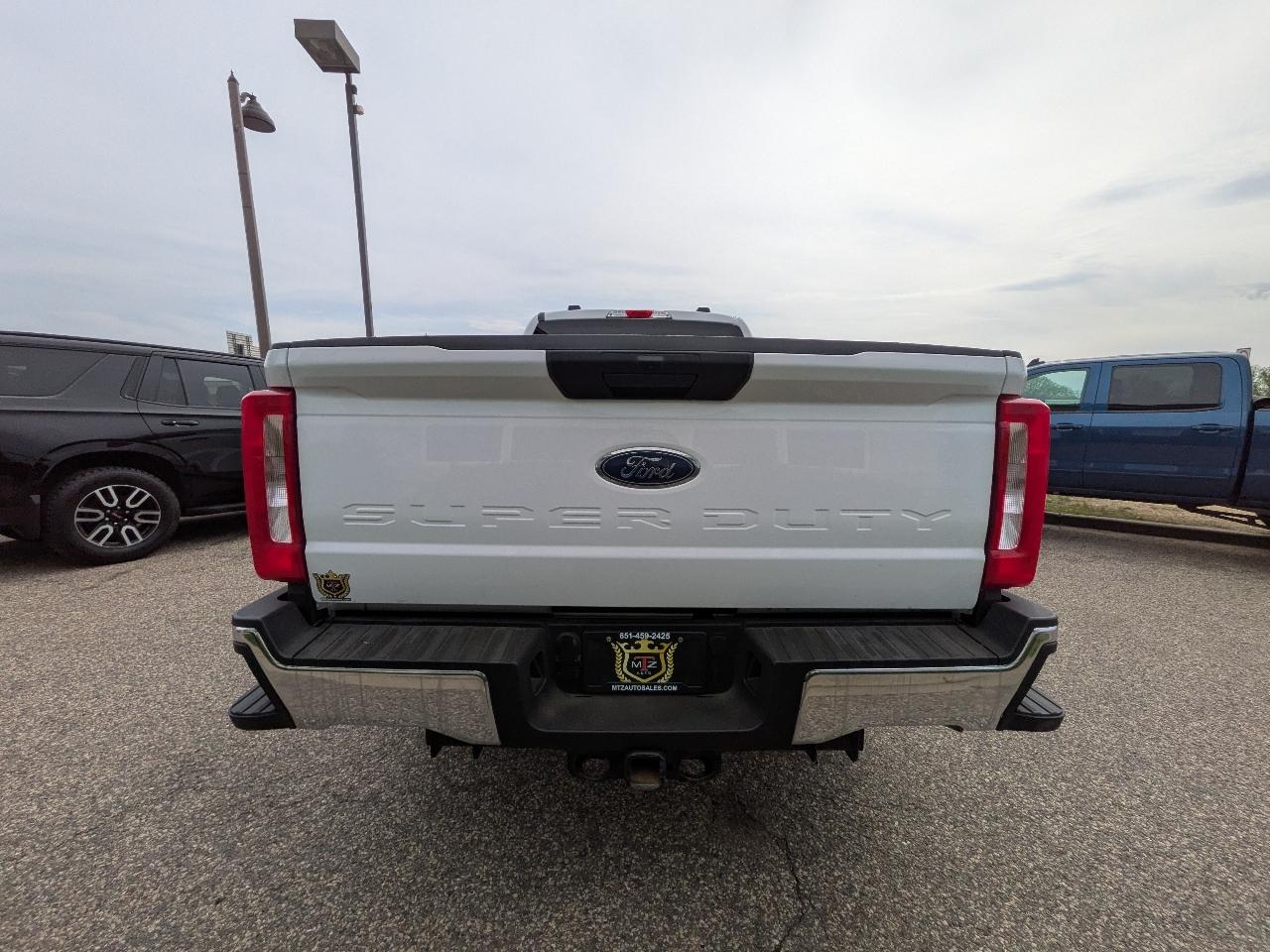Ford Super Duty F-350 SRW XL 4WD Crew Cab 6.75' Box 2024