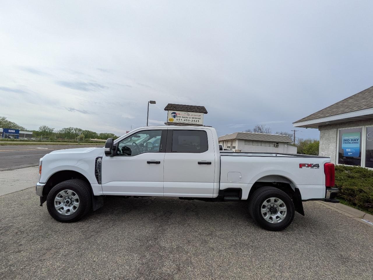 Ford Super Duty F-350 SRW XL 4WD Crew Cab 6.75' Box 2024