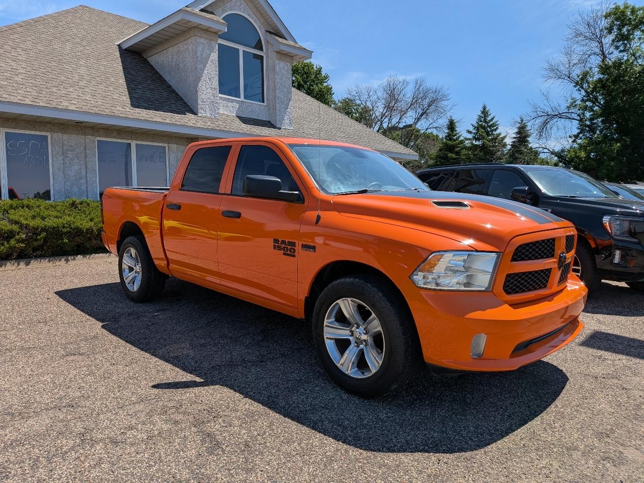 RAM 1500 Classic Express 4x4 Crew Cab 5'7" Box 2019