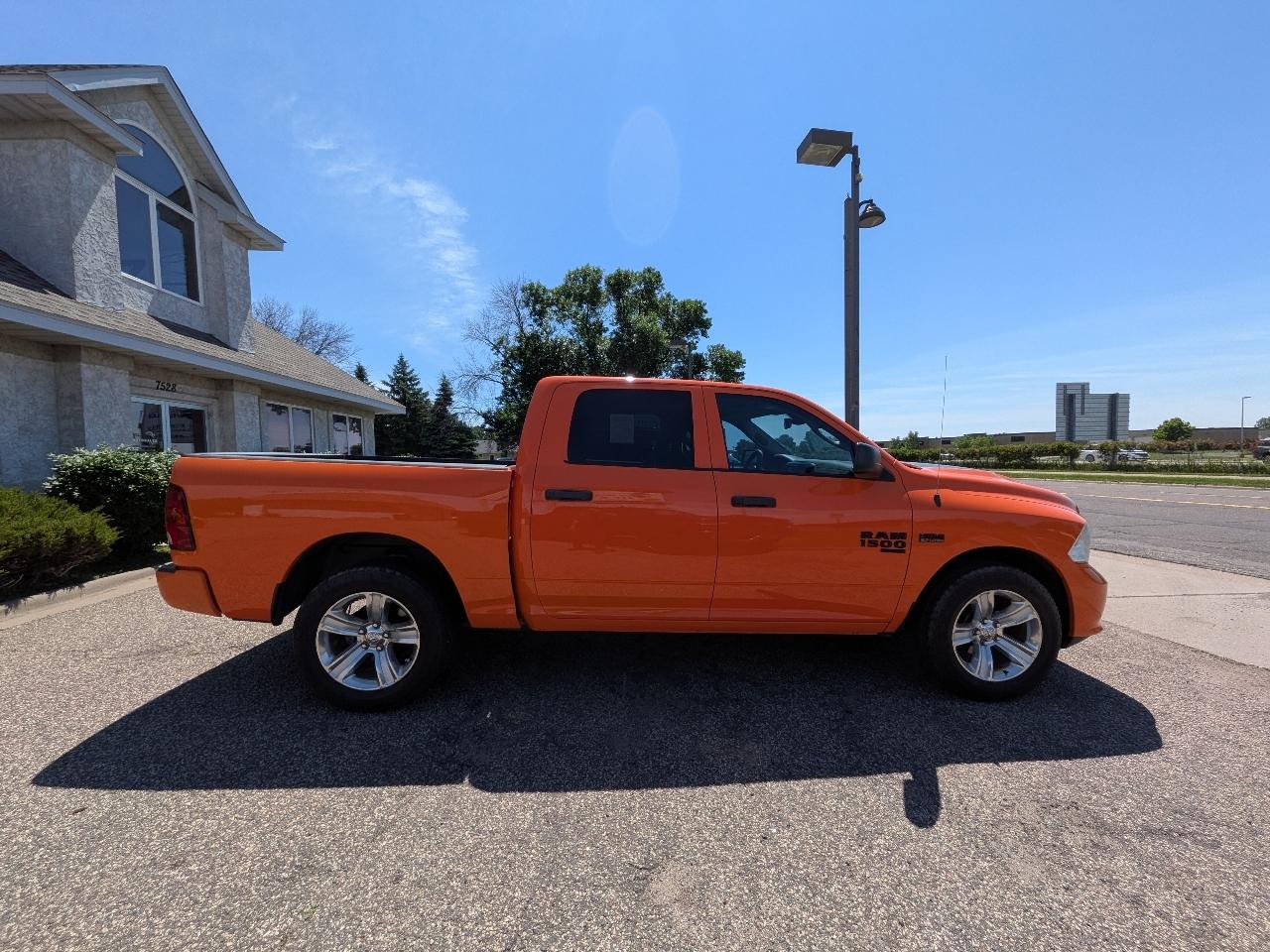 RAM 1500 Classic Express 4x4 Crew Cab 5'7" Box 2019