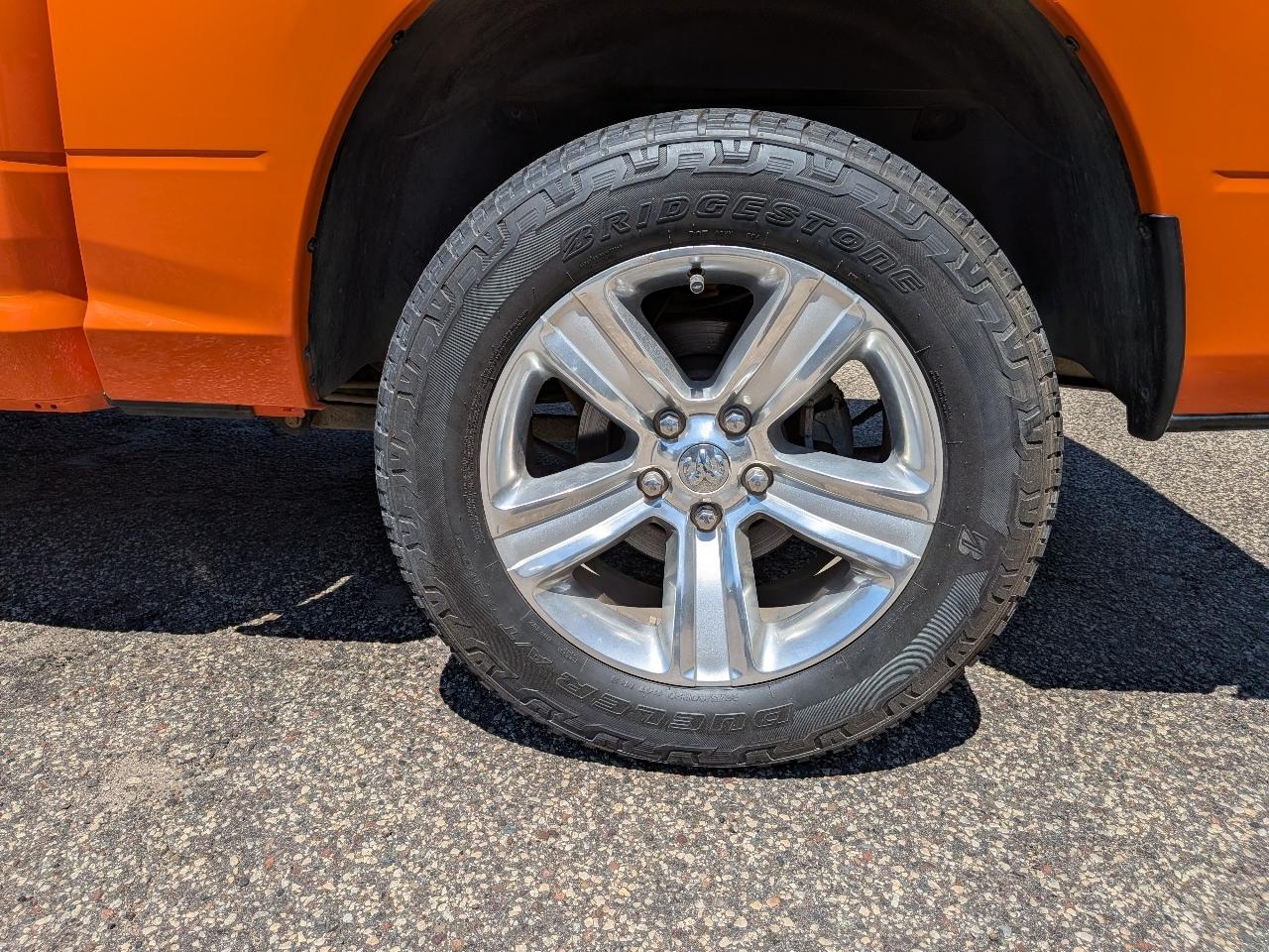 RAM 1500 Classic Express 4x4 Crew Cab 5'7" Box 2019