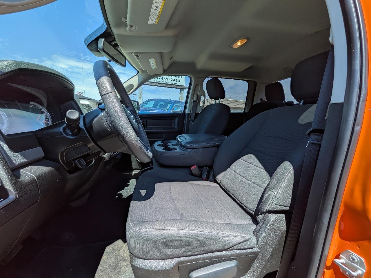 RAM 1500 Classic Express 4x4 Crew Cab 5'7" Box 2019
