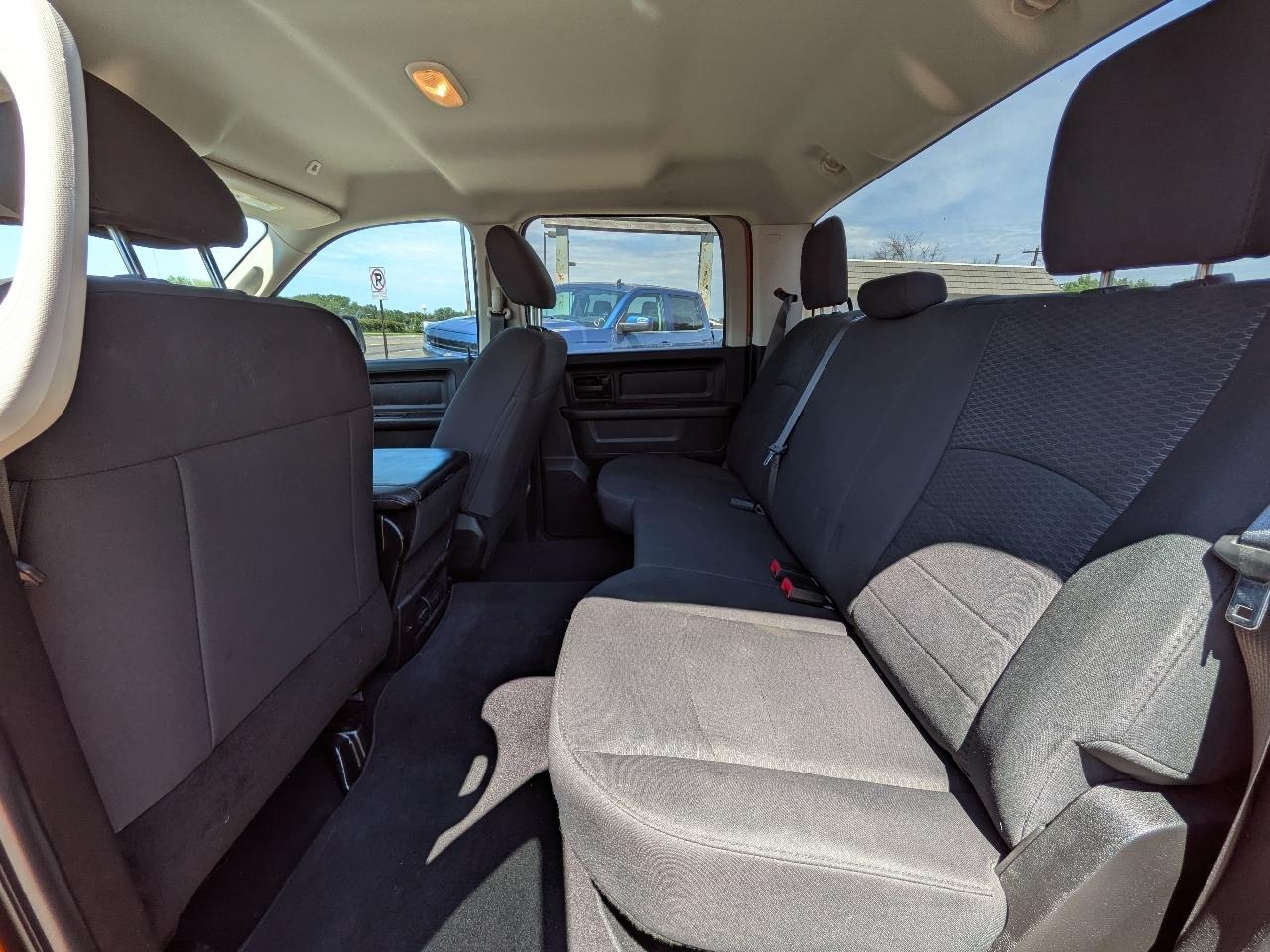 RAM 1500 Classic Express 4x4 Crew Cab 5'7" Box 2019