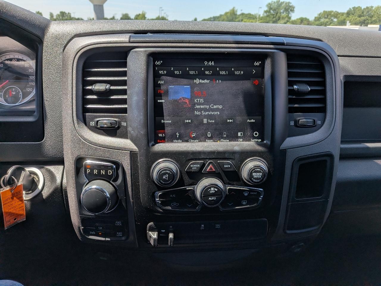 RAM 1500 Classic Express 4x4 Crew Cab 5'7" Box 2019