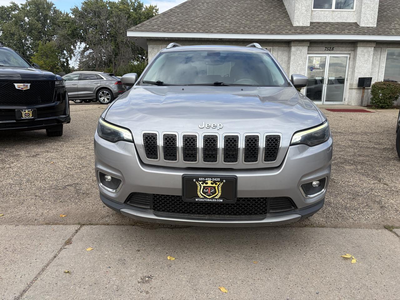 Jeep Cherokee photo 2