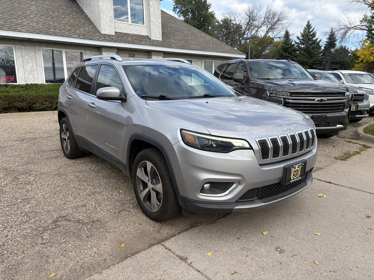 Jeep Cherokee photo 3