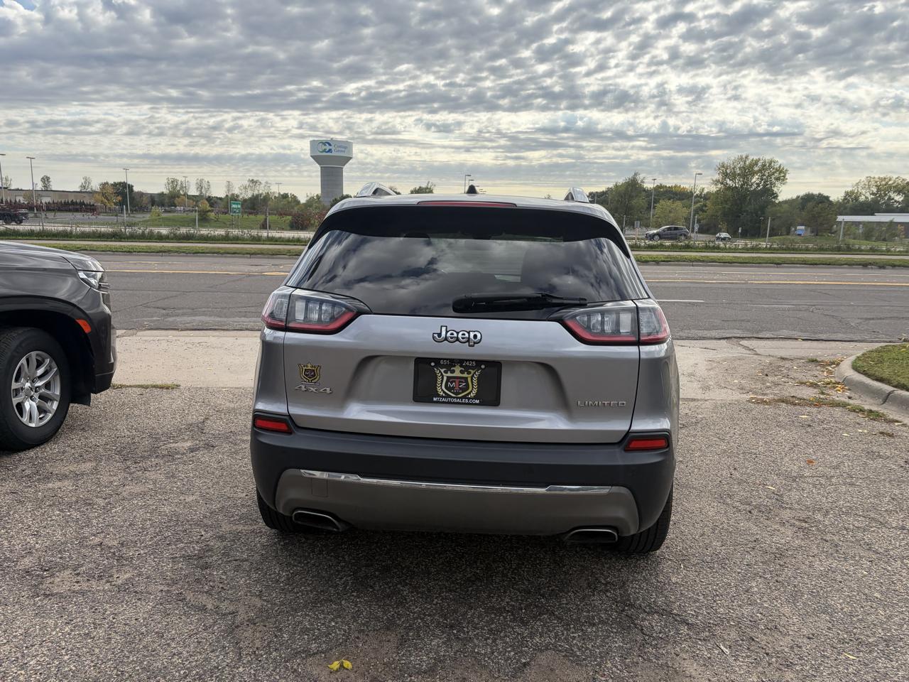 Jeep Cherokee photo 6