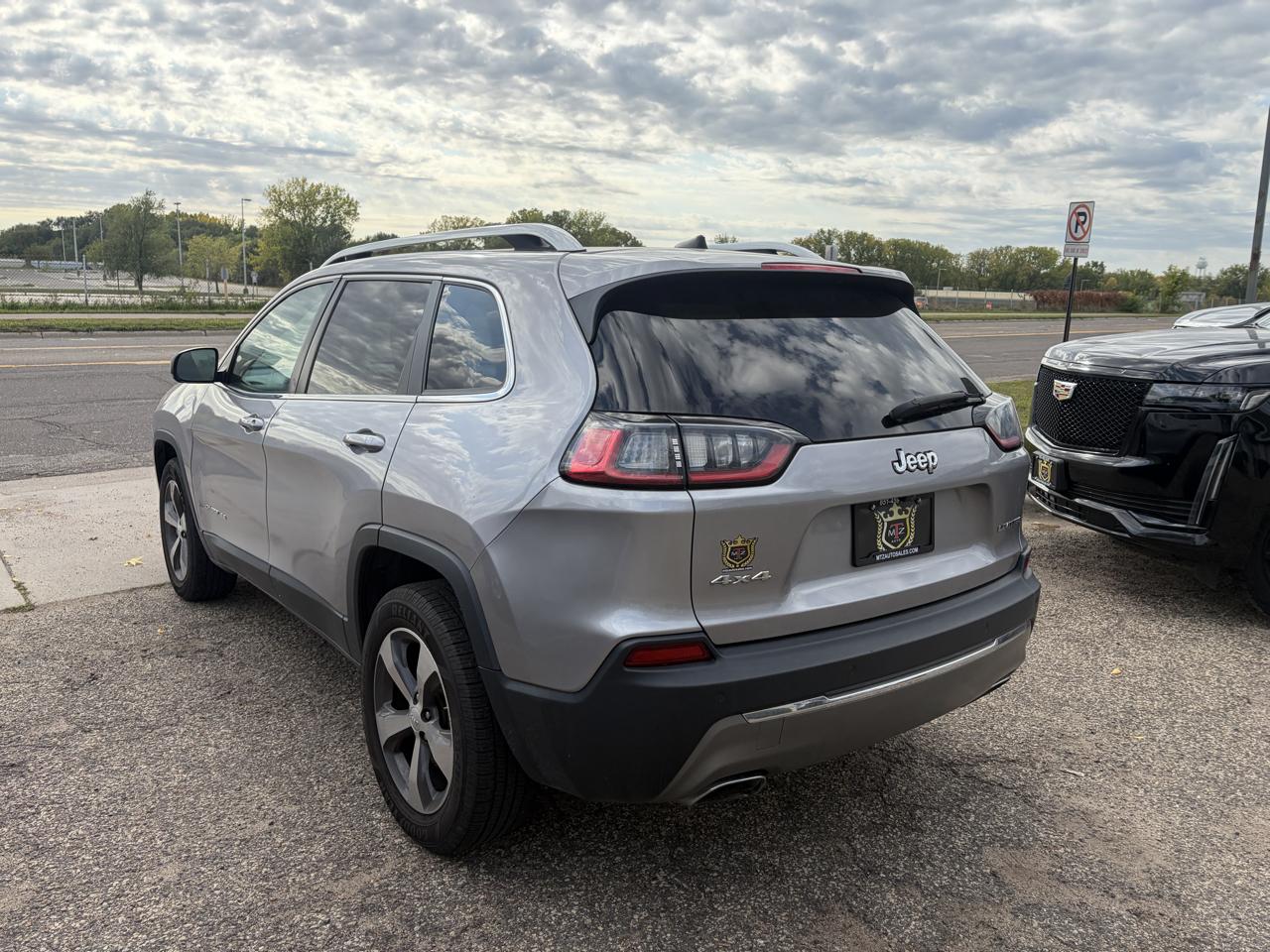 Jeep Cherokee photo 7