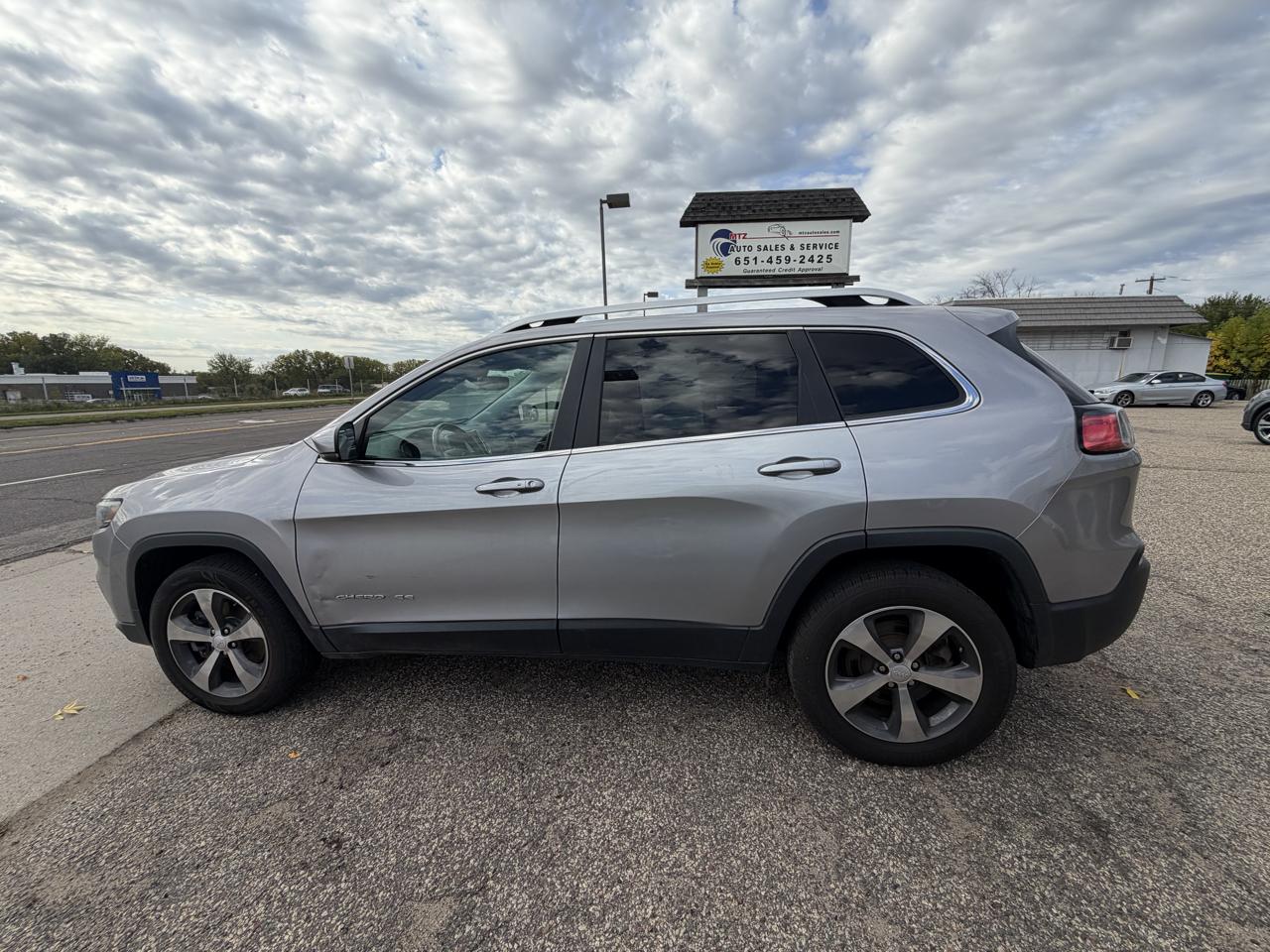 Jeep Cherokee photo 8