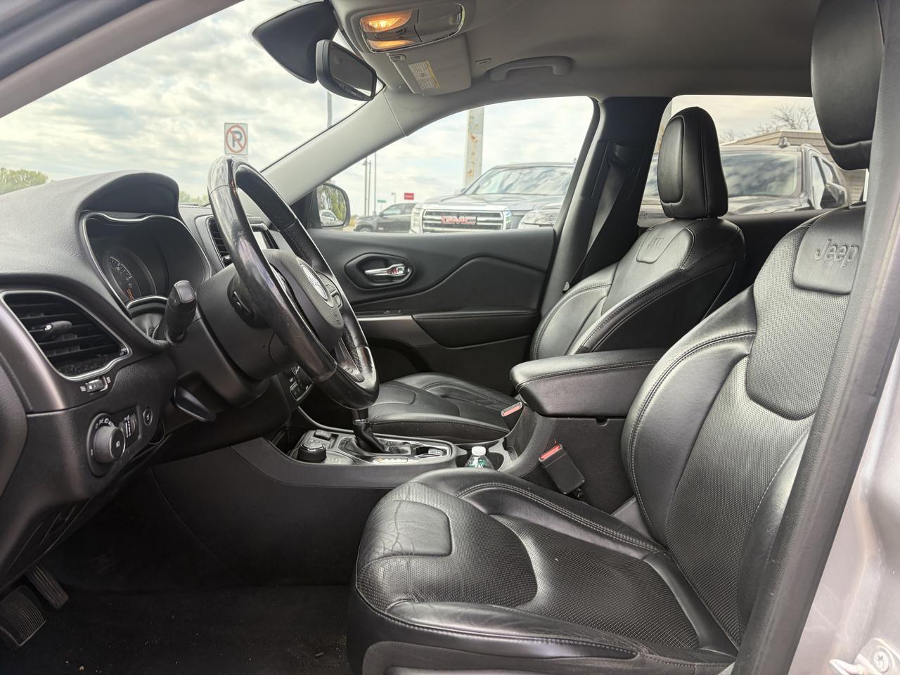 Jeep Cherokee photo 9