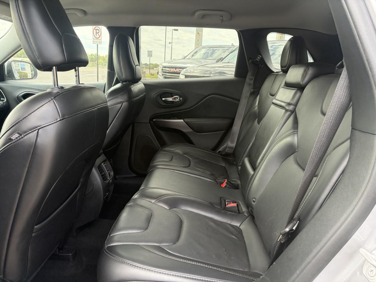 Jeep Cherokee photo 10