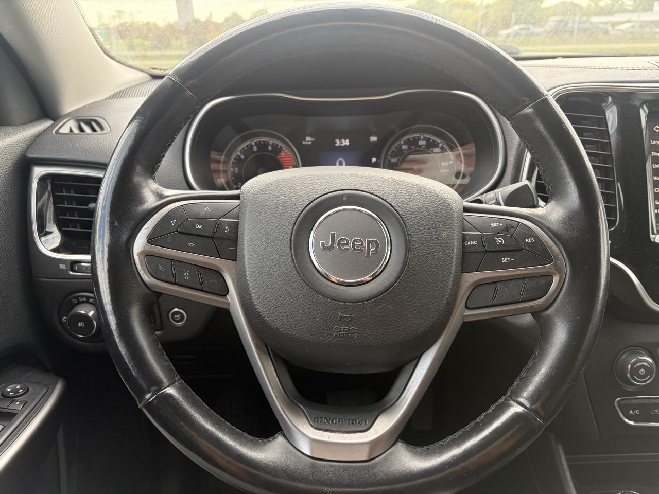 Jeep Cherokee photo 11