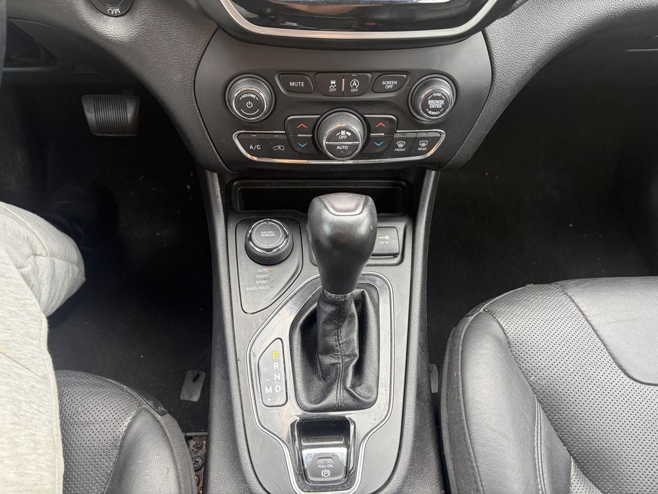 Jeep Cherokee photo 13