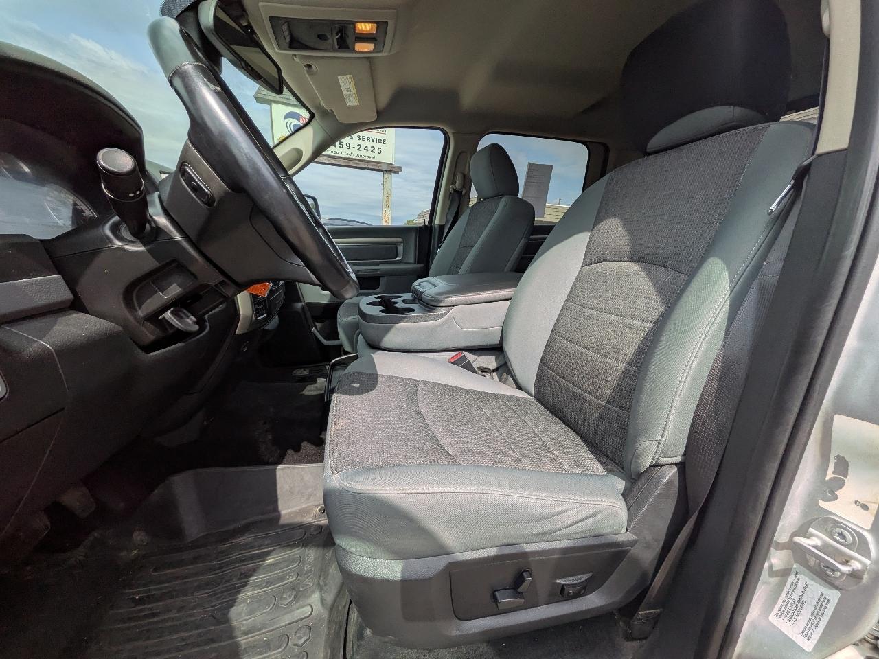 RAM 1500 4WD Crew Cab 140.5" Big Horn 2016