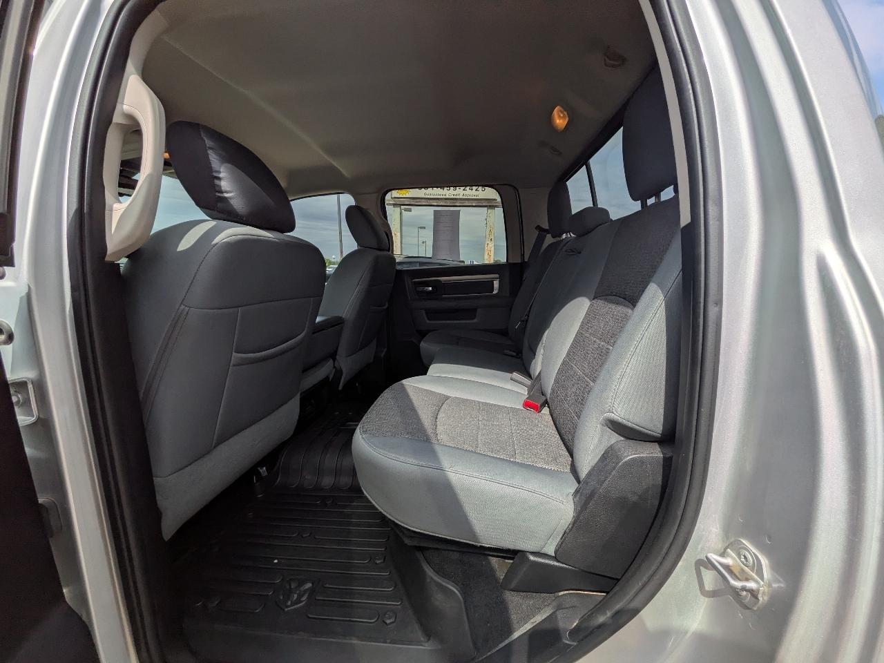 RAM 1500 4WD Crew Cab 140.5" Big Horn 2016