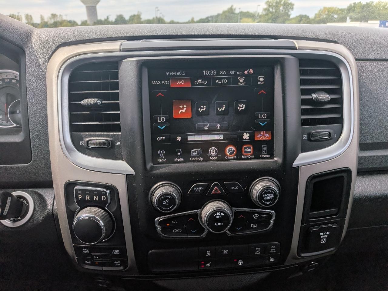 RAM 1500 4WD Crew Cab 140.5" Big Horn 2016
