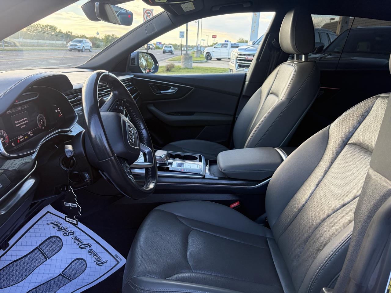 Audi Q8 photo 9