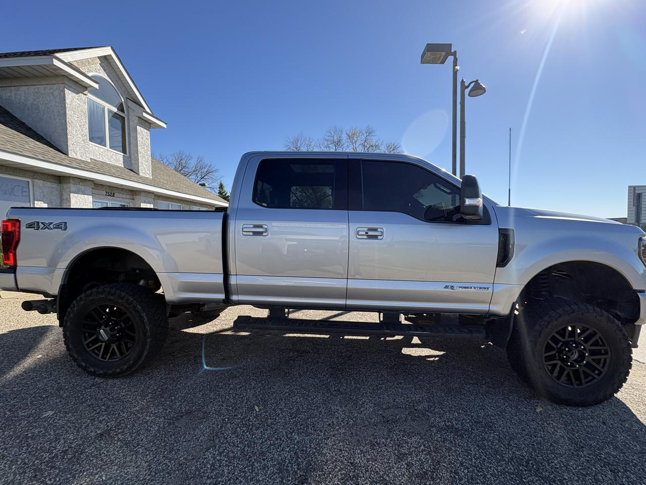 Ford Super Duty F-250 SRW Lariat 4WD Crew Cab 6.75' Box 2022