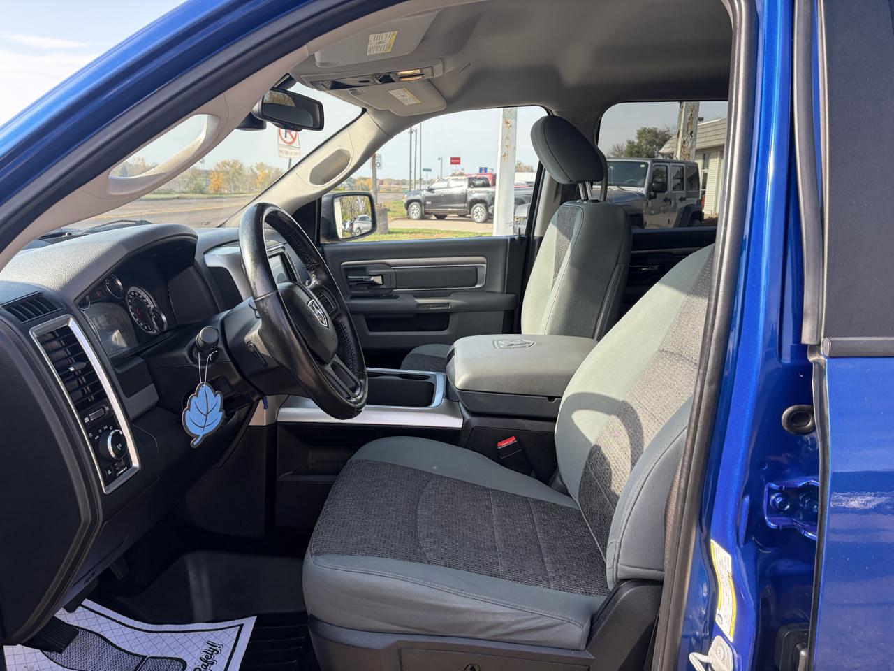 RAM 1500 Big Horn 4x4 Crew Cab 5'7" Box 2018