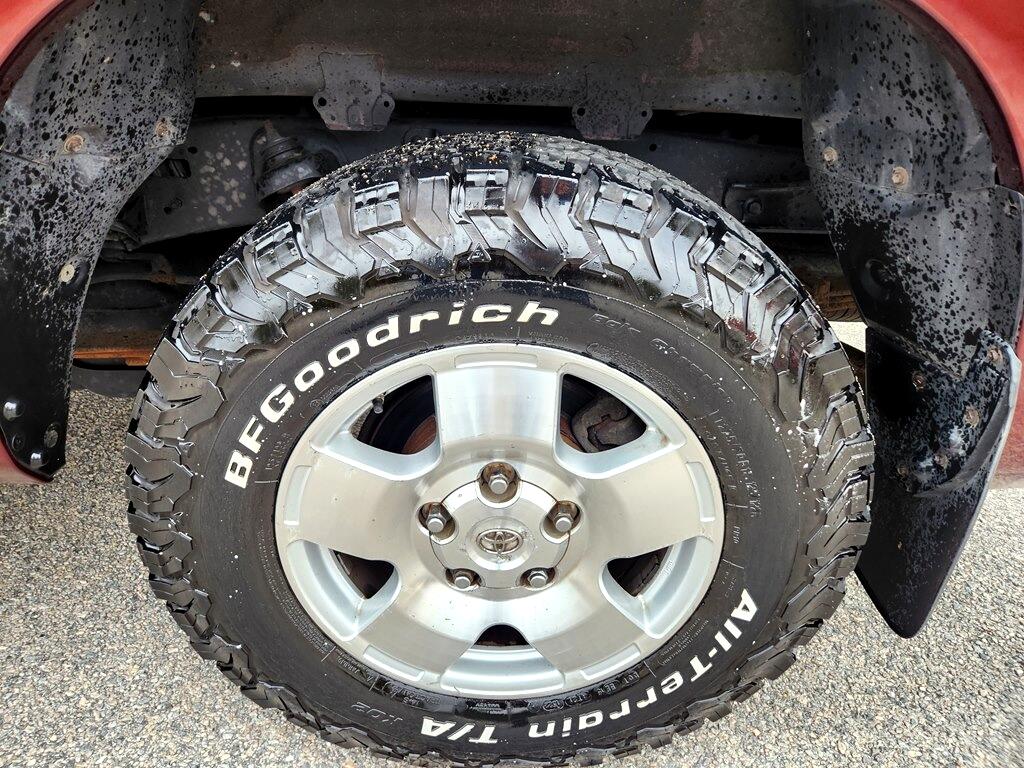 Toyota Tundra Tundra-Grade CrewMax 5.7L 4WD 2010