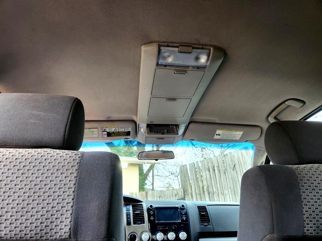 Toyota Tundra Tundra-Grade CrewMax 5.7L 4WD 2010