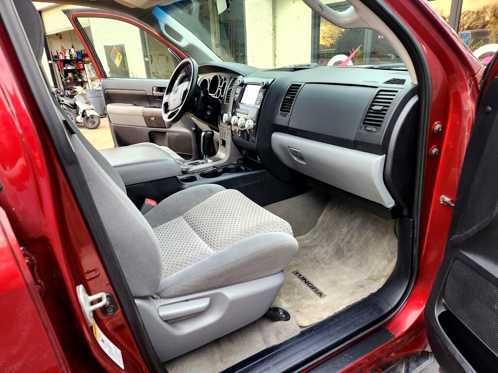 Toyota Tundra Tundra-Grade CrewMax 5.7L 4WD 2010