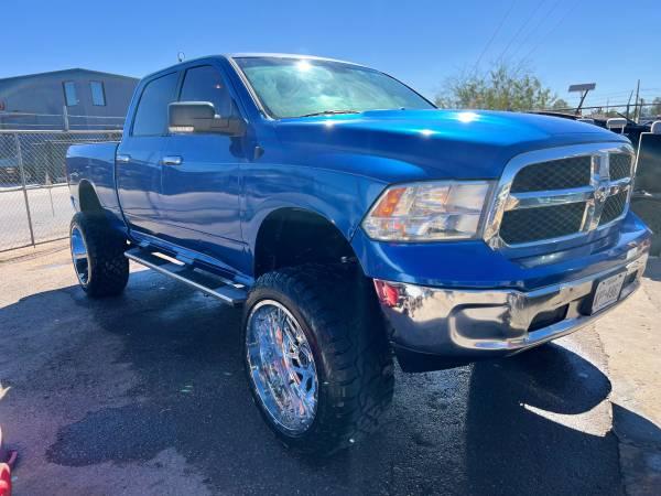 RAM 1500 SLT Crew Cab LWB 4WD 2017 RAM 1500 SLT Crew Cab LWB 4WD 2017
