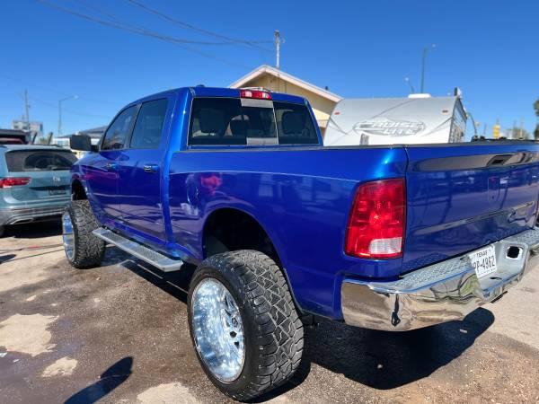 RAM 1500 SLT Crew Cab LWB 4WD 2017 RAM 1500 SLT Crew Cab LWB 4WD 2017