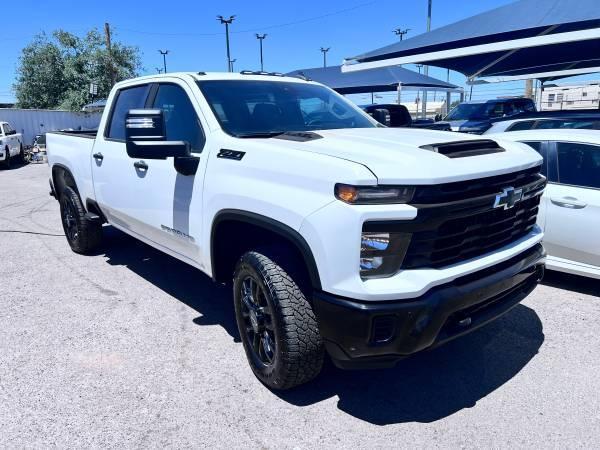 Chevrolet Silverado 2500HD Custom Crew Cab Short Box 4WD 2025