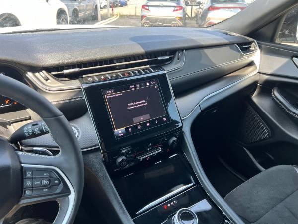 Jeep Grand Cherokee L Laredo 4WD 2023